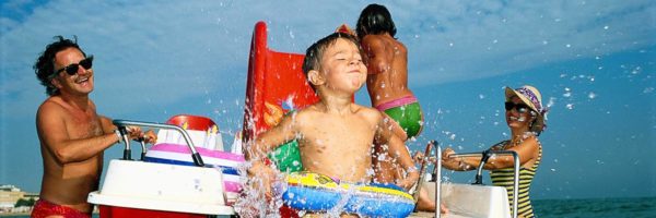 Sole e divertimento in pedalò all'Hotel Villa Rossi