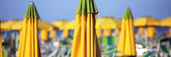 Hotel Villa Rossi: spiaggia e ombrelloni